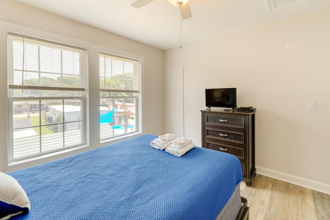 Coastal Emerald Isle Retreat With Deck And Grill! エクステリア 写真